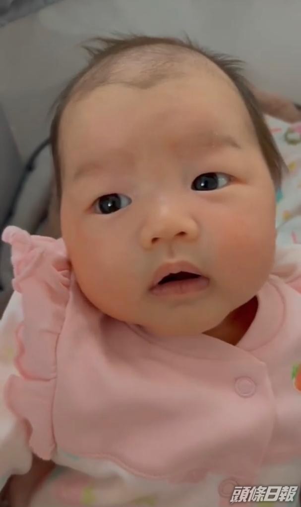 Amber眼仔睩睩好精靈。